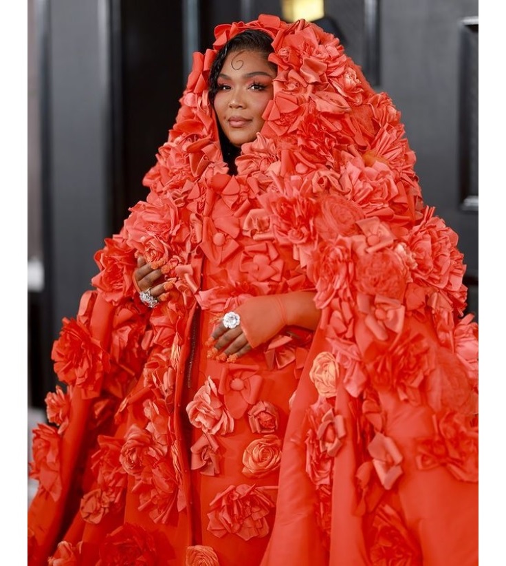 「最優秀レコード賞」を受賞したリゾ（画像は『Lizzo　2023年2月6日付Instagram「I can buy myself flowers」』のスクリーンショット）