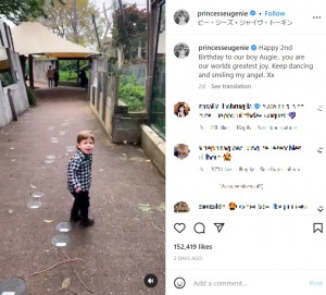 元気よく走りながら、後ろを振り返るオーガスト君（画像は『Princess Eugenie　2023年2月10日付Instagram「Happy 2nd Birthday to our boy Augie」』のスクリーンショット）