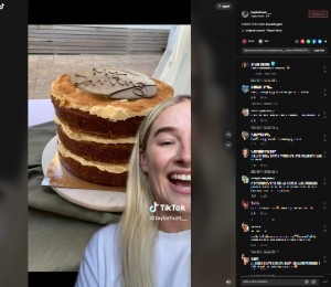 たわしを3つ重ねたような残念過ぎるケーキ（画像は『Taylor Hunt　2023年2月4日付TikTok「CHECK THE CAKE ＃weddingfail」』のスクリーンショット）