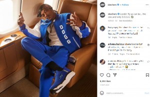 「スケッチャーズ」とのコラボを展開するスヌープ（画像は『SKECHERS　2023年2月9日付Instagram「Lookin’ fly as can be…」』のスクリーンショット）