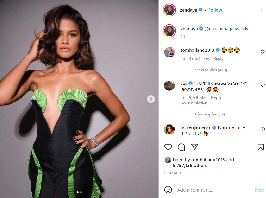 ゼンデイヤのドレス姿にトムが絵文字で反応（画像は『Zendaya　2023年2月25日付Instagram「＠naacpimageawards」』のスクリーンショット）