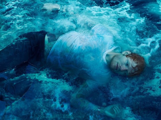 困難な出来事が続いた当時について「溺れているような気分だった」と表現したエド（画像は『Annie Leibovitz　2023年3月1日付Instagram「Ed Sheeran,」』のスクリーンショット）