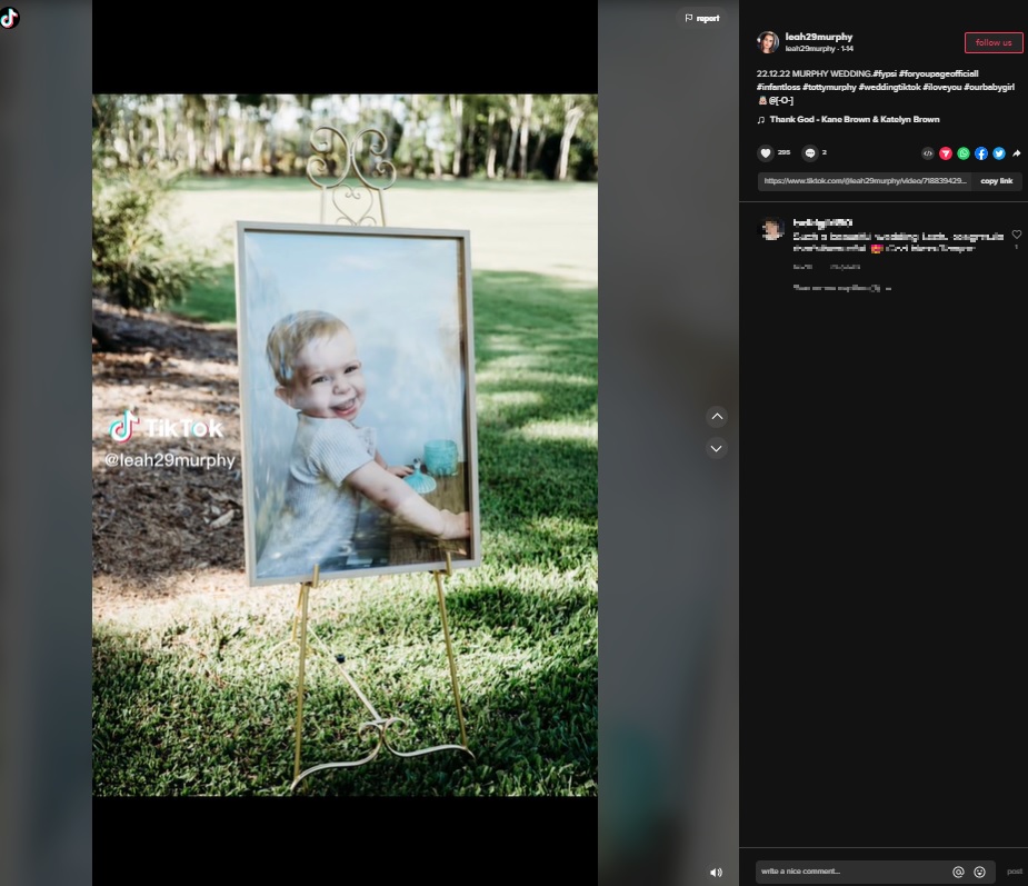 結婚式会場に飾られたトッティちゃんの写真（画像は『leah29murphy　2023年1月14日付TikTok「22.12.22 MURPHY WEDDING.」』のスクリーンショット）