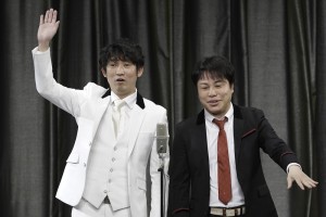 さすがの漫才で沸かせたNON STYLEの石田明と井上裕介。井上の愛犬の話からノンスタらしいトークが展開される。