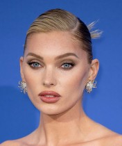 【イタすぎるセレブ達】エルザ・ホスク、カンヌamfARガラでの全身が透けるドレス姿に「美しすぎて言葉にならない！」