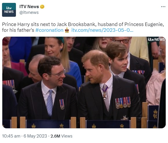 今年5月、ロンドンのウェストミンスター寺院で執り行われたチャールズ国王の戴冠式。ヘンリー王子はジャック氏と隣同士の席に座っていた（画像は『ITV News　2023年5月6日付X「Prince Harry arrives at Westminster Abbey with other members of the royal family」』のスクリーンショット）