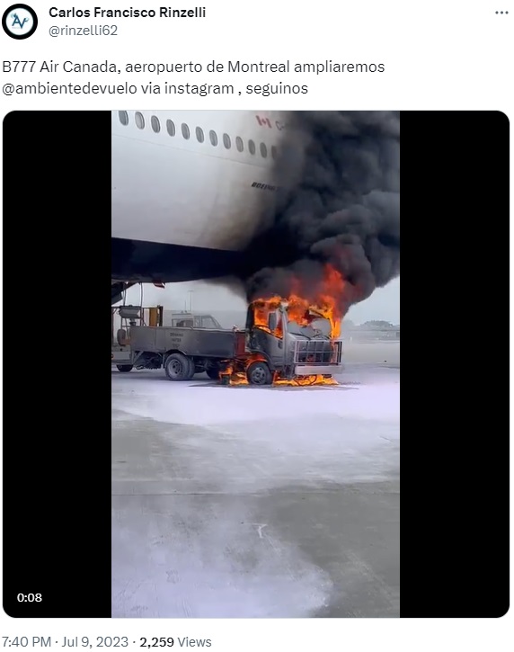 突然の出火はなぜ起きたか。カナダ運輸安全委員会（The Transportation Safety Board of Canada）から派遣された捜査チームがこれから火災を調べる予定だ（画像は『Carlos Francisco Rinzelli　2023年7月9日付Twitter「B777 Air Canada, aeropuerto de Montreal ampliaremos ＠ambientedevuelo via instagram , seguinos」』のスクリーンショット）