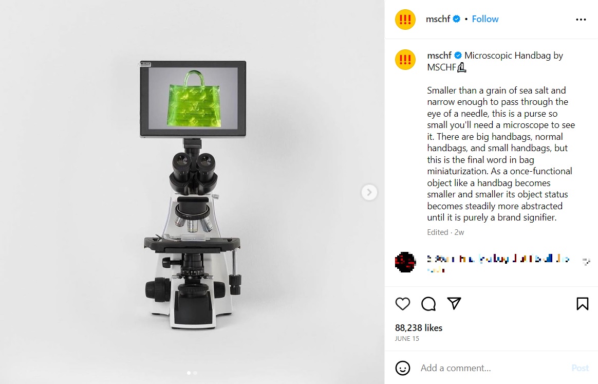 オークションに出品された「超小型ハンドバッグ」は、デジタルディスプレイ付きの顕微鏡が付いている。最終的に900万円以上の価格で落札された（画像は『MSCHF　2023年6月15日付Instagram「Microscopic Handbag by MSCHF」』のスクリーンショット）