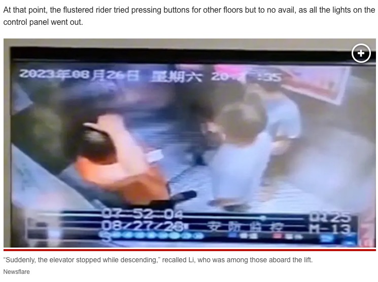 中国・湖南省長沙市で高層マンションのエレベーターが突然落下し、乗っていた住人3人が宙に投げ出され怪我をした（画像は『New York Post　2023年8月29日付「Sudden elevator plunge sends passengers flying, injures 3: shocking video」（Newsflare）』のスクリーンショット）