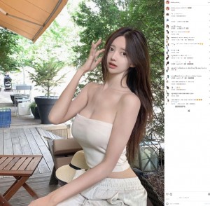 「世界の整形手術の25％が韓国で行われ、韓国女性の5人に1人はメスを入れている。シャシャエルさんは整形手術を受けた可能性も十分ある」との指摘も（画像は『샤샤엘르　2023年8月2日付Instagram「집앞린넨」』のスクリーンショット）
