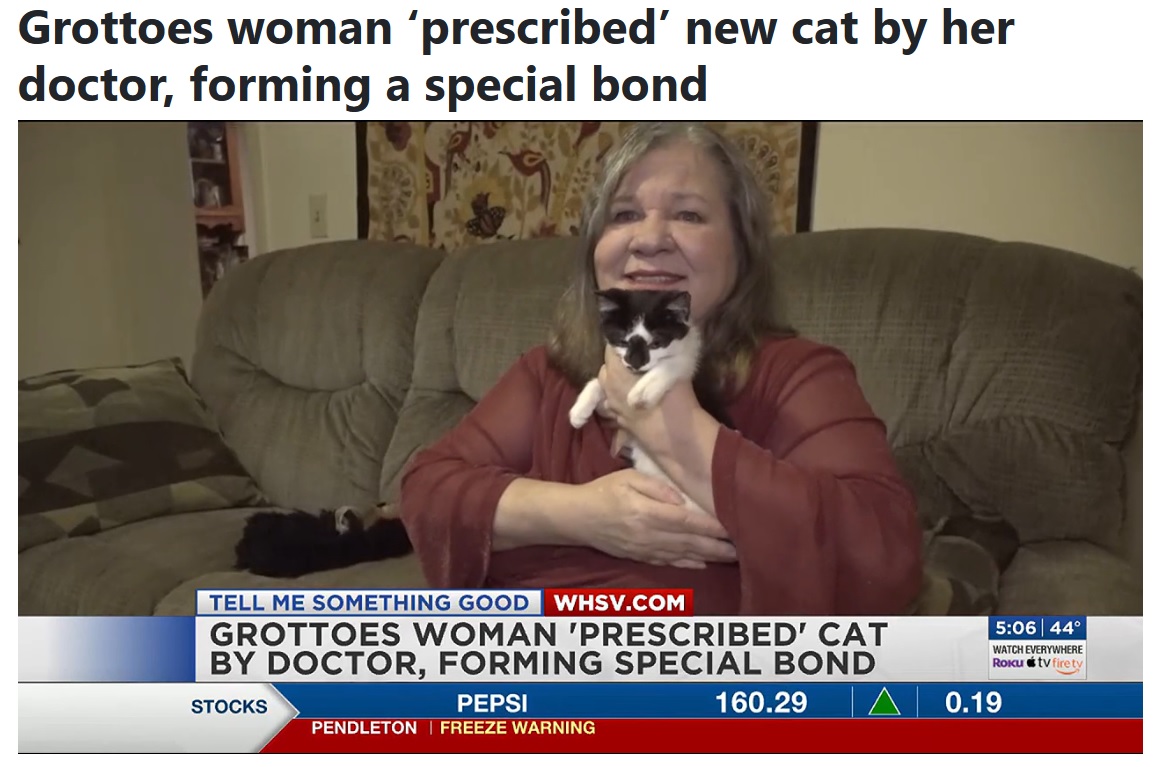 医師に「猫を飼うように」と言われたバージニア州在住の女性。その後、近くの直売所で脚を負傷した子猫に出会い、引き取ったという（画像は『WHSV　2023年10月9日付「Grottoes woman ‘prescribed’ new cat by her doctor, forming a special bond」』のスクリーンショット）