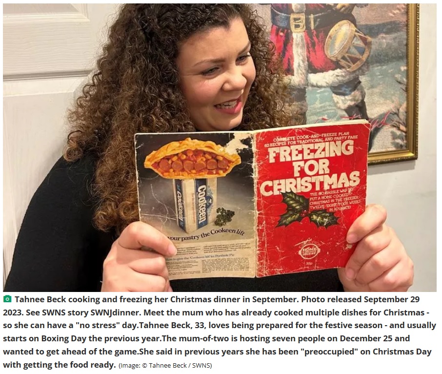 義理の母親から受け継いだ1冊の古いレシピ集から、クリスマスの食材を冷凍保存するというアイディアを得た女性。昔ながらのレシピには、夫も幼い頃を思い出して楽しんでいる（画像は『Norfolk Live　2023年10月3日付「The Norfolk woman whose already started cooking her Christmas dinner」（Image: Tahnee Beck/ SWNS）』のスクリーンショット）
