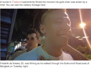 タイの首都バンコクで2022年3月、動画を撮影していた観光客が突然、ハグしてきた女に金のネックレスを奪われていた（画像は『LADbible　2022年4月2日付「Tourist Films The Moment A Woman Stole His Gold Chain As She Hugged Him」（Credit: Viral Press）』のスクリーンショット）