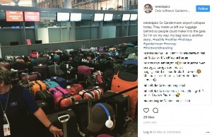 ノルウェーの首都にあるオスロ空港で2017年、X線検査装置の故障により出発ロビーがスーツケースで埋め尽くされていた（画像は『Nini Castaneda　2017年6月29日付Instagram「So Gardermoen airport collapse today.」』のスクリーンショット）
