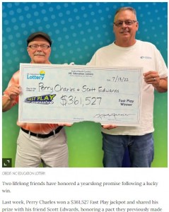 2022年7月、宝くじで約5000万円を当てた米ノースカロライナ州在住の男性。35年来の親友との約束を守り、当選金額を半分に分けたという（画像は『People.com　2022年7月18日付「Friends of Over 30 Years Keep Promise to Split Lottery Jackpot with One Another: ‘a True Friend’」（CREDIT: NC EDUCATION LOTTERY.）』のスクリーンショット）
