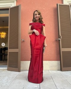 第18回ローマ国際映画祭のクロージングセレモニーに赤いラメのドレス姿で登場したフィリピーヌ・ルロワ＝ボリュー（画像は『Philippine Leroy Beaulieu　2023年10月31日付Instagram「La festa è finita!」』のスクリーンショット）