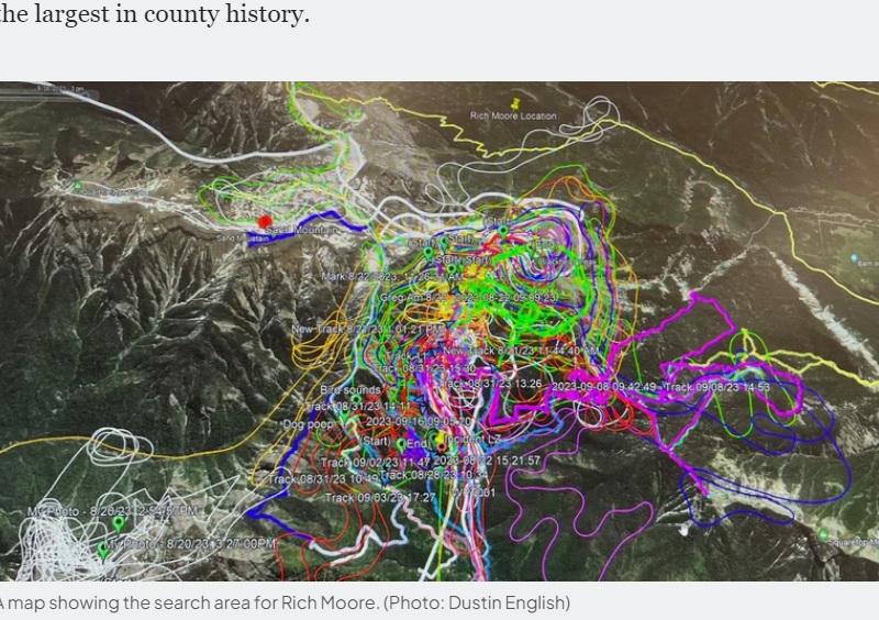 リッチさんを16日間かけて捜索したエリアと、実態に見つかった場所（黄色のピン）。登山道からかなり離れた急斜面だった（画像は『Outside Magazine　2023年11月15日付「A Hiker and a Terrier Climbed a Peak. The Dog Came Home 72 Days Later.」（Photo: Dustin English）』のスクリーンショット）