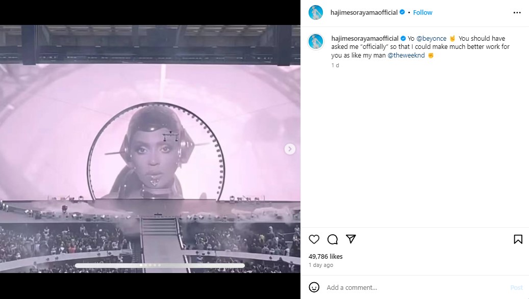 空山基氏が公開した、ビヨンセのステージでの写真。ロボットのようなメタリックなヘッドピースを被っている（画像は『Hajime Sorayama　2023年12月12日付Instagram「Yo ＠beyonce」』のスクリーンショット）