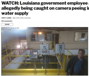 今年3月、米ルイジアナ州の州政府職員が貯水槽でなんと放尿。職員はすぐに解雇され、逮捕されていた（画像は『Law ＆ Crime　2023年3月27日付「WATCH: Louisiana government employee arrested after allegedly being caught on camera peeing in city’s drinking water supply」』のスクリーンショット）