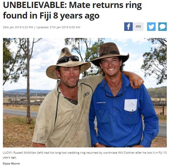 2008年にフィジーの海で指輪を落とした男性（左）。10年後に職場の同僚（右）が発見していたことが明らかになった（画像は『Warwick Daily News　2018年1月26日付「UNBELIEVABLE: Mate returns ring found in Fiji 8 years ago」（Elyse Wurm）』のスクリーンショット）