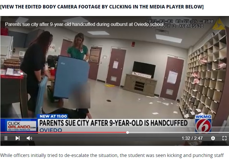 米フロリダ州の小学校で2023年2月、学校駐在警察官が「4年生の男児が暴れて手に負えない」との連絡を受けて駆けつけた。警察官はその子に手錠を使用したことで、両親が市などを相手に訴訟を起こした（画像は『ClickOrlando　2023年10月6日付「4th-grader handcuffed at Oviedo elementary school during outburst, video shows」』のスクリーンショット）