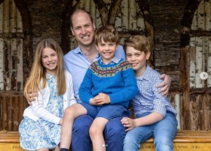 ウィリアム皇太子と3人の子ども達。皇太子は子ども達の世話をするために、しばらく公務を減らすという（画像は『The Prince and Princess of Wales　2023年6月18日付Instagram「Happy Father’s Day」』のスクリーンショット）