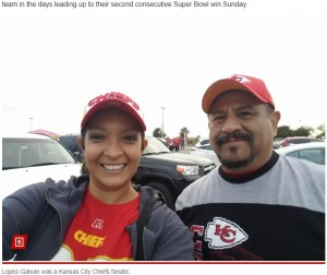 死亡が確認された女性は、地元ラジオ局のDJで、カンザスシティ・チーフスの熱烈なファンだった。夫と成人した子ども2人がいた（『New York Post　「Lisa Lopez-Galvan, Kansas City Chiefs superfan and mom of 2, killed in Super Bowl parade shooting: ‘Most wonderful, beautiful person’」（Facebook）』より）