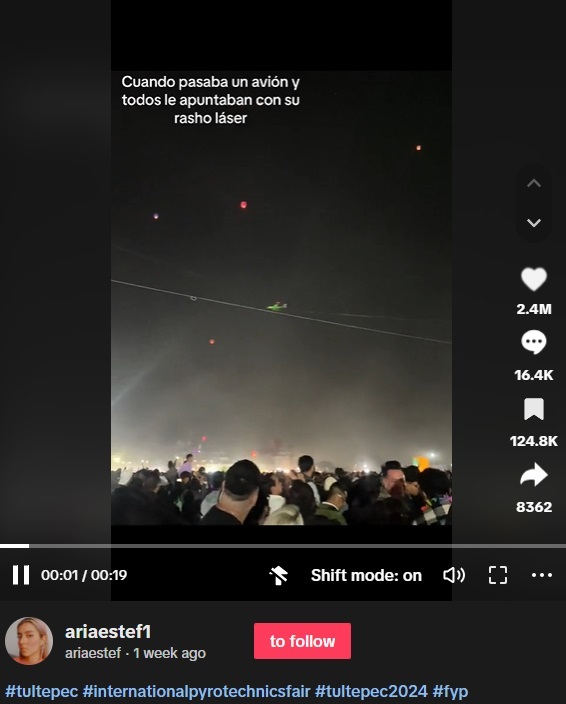 「花火の都」として知られているメキシコ州トゥルテペックで今月16～17日、毎年恒例の花火大会が開催された。ところが大会中、上空を飛んでいた航空機がレーザー光の被害に遭った（『ariaestef　TikTok「＃tultepec ＃feriainternacionaldelapirotecnia」』より）