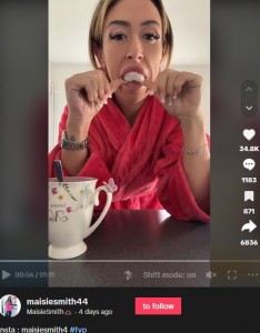 （インスタント）ベニアを外すメイジーさん。アマゾンで約765円（4ポンド）で買ったもので「最初から分かっていたわよ」「あなたはレジェンド！」といった声が寄せられた「（『MaisieSmith　TikTok「Insta : maisiesmith4 ＃fyp」』より）