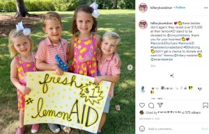 2019年夏、米オハイオ州で5歳以下の子供たちが始めたレモネードスタンドが2021年に3年目を迎えた。3年で小児病院に3千万円以上を寄付したという（『Hillary Kelly Weidner　Instagram「these besties did it again!」』より）