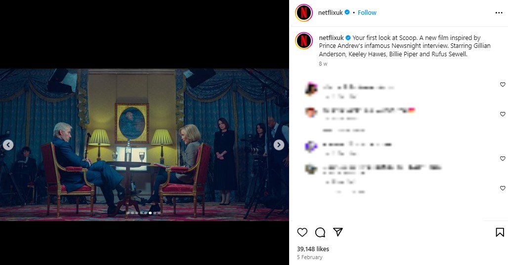 Netflixの映画『グレート・スクープ』で再現されたインタビューの様子。2019年に英BBCの番組『Newsnight』で放送されると、後日アンドルー王子が公務を退くと発表した（『Netflix UK ＆ Ireland　Instagram「Your first look at Scoop.」』より）