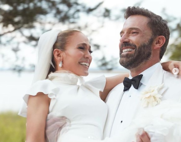 2022年に結婚したジェニファー・ロペスとベン・アフレック。豪邸を購入したものの、2人はすでに別居しているという（『Jennifer Lopez　Instagram「One year ago today」』より）