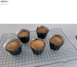 11歳の長男が、家族みんなの朝ごはんのために作ったカップケーキ（『小倉優子　オフィシャルブログ「☆母の日☆」』より）