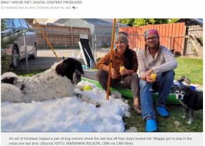 米ユタ州在住の飼い主は2021年9月、愛犬のがんが悪化し苦渋の決断で安楽死を選んだ。最後に冬を迎えることができない愛犬のために、雪を再現して遊ばせてあげることにした（『FOX Carolina　「WATCH: Dog battling cancer gets her final wish - a snow pile - thanks to ice rink」（Source: KSTU, MARIANNA WILSON, CNN via CNN Wire）』より）