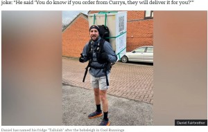 英ハートフォードシャー州で今年1月、マラソン練習中に職務質問された男性。大きな荷物を背負っていた理由に警察官も納得したそうだ（『BBC　「Fridge-carrying marathon runner stopped by police」（Daniel Fairbrother）』より）