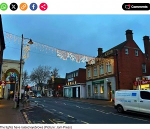 【海外発！Breaking News】「干したパンツにしか見えない！」クリスマスのイルミネーションが人々を笑顔に（英）