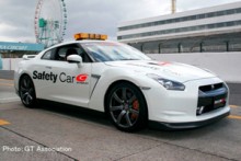 「NISAN GT-R」セーフティカーを先頭に歴代GT-Rがデモ走行