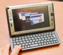 ケータイとPCを融合した端末登場　Vistaが動作　フルピッチキーボード搭載